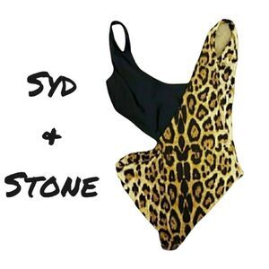 𝅺syd & Stone swimsuit Animal print and black Womens Size medium New never worn
